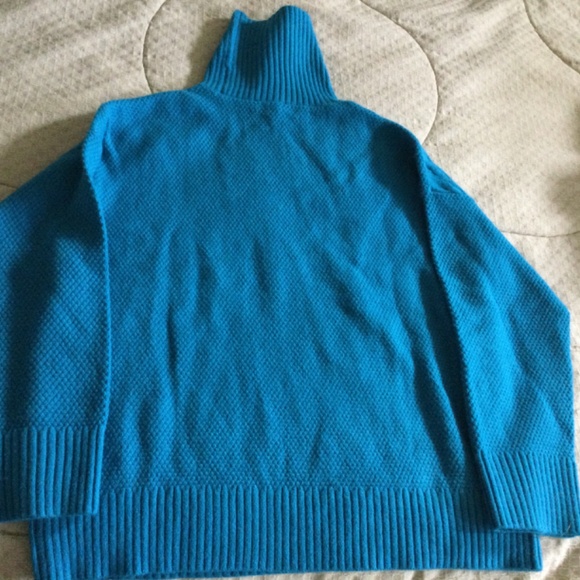 Ann Taylor azure turtleneck sweater. Size L, pristine condition. - Picture 4 of 5